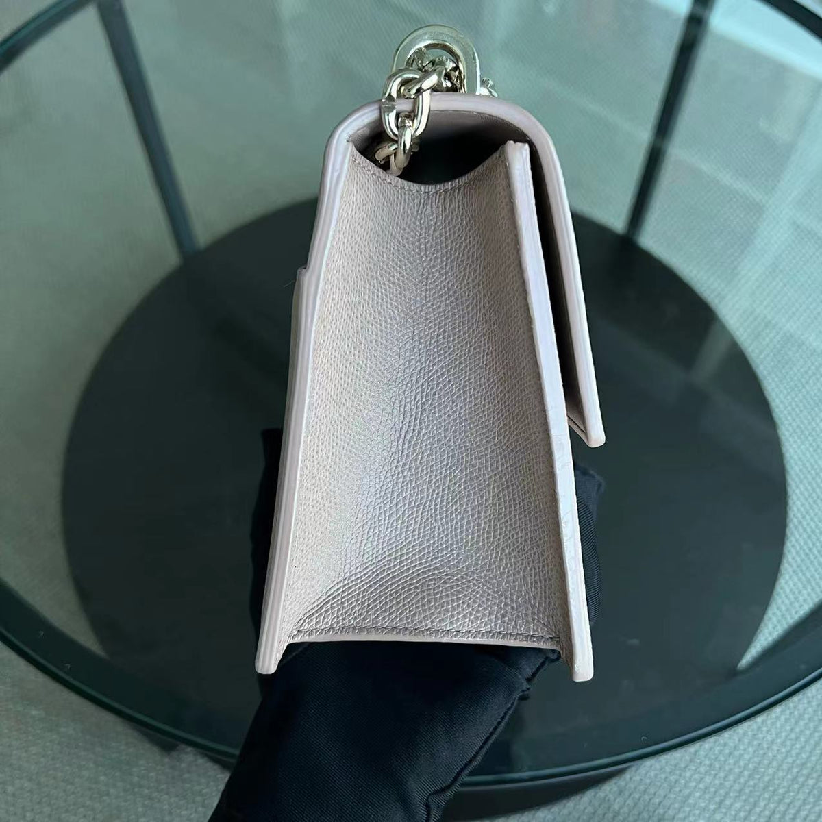 Montaigne 30 East West Grained Calfskin Light Pink Golden Hardware