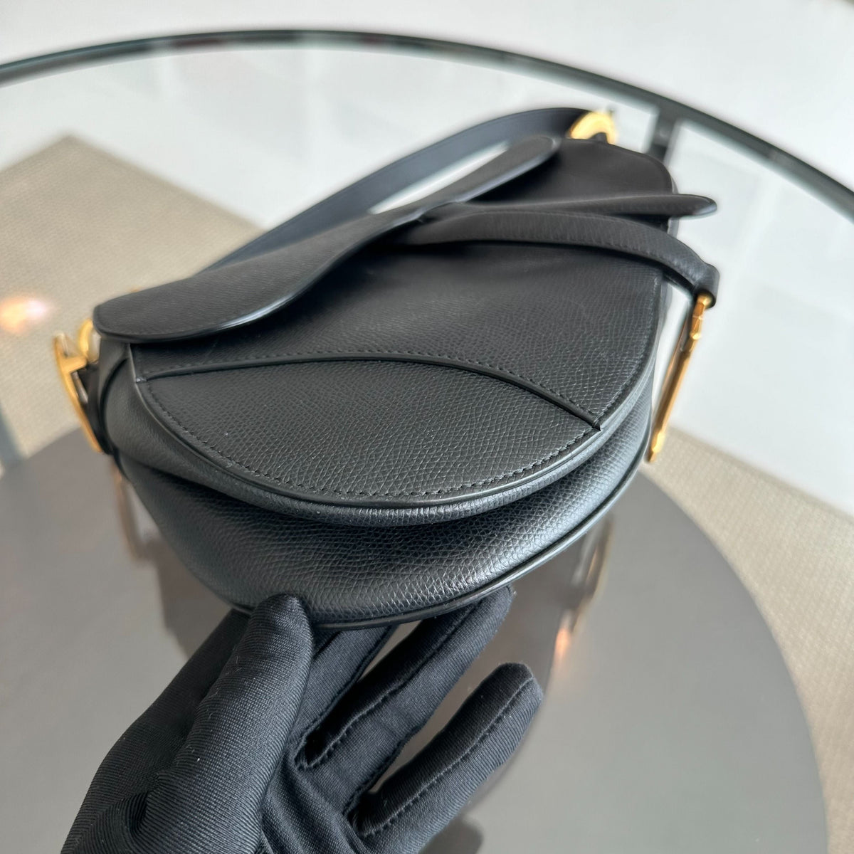 Saddle Medium Grained Calfskin Black GHW