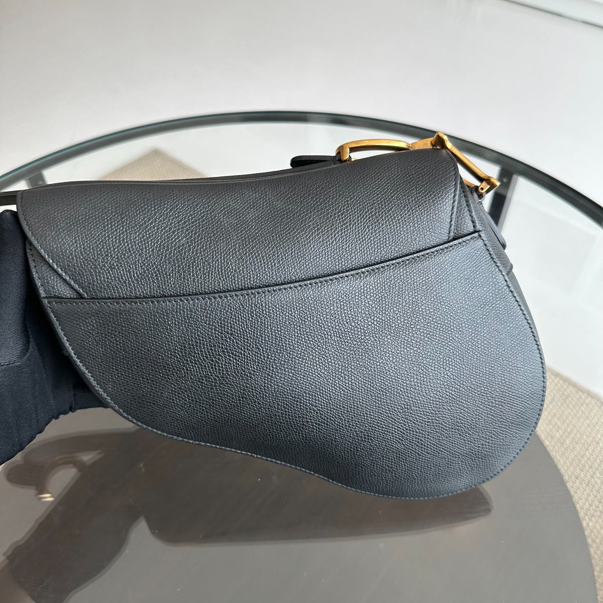 Saddle Medium Grained Calfskin Black GHW