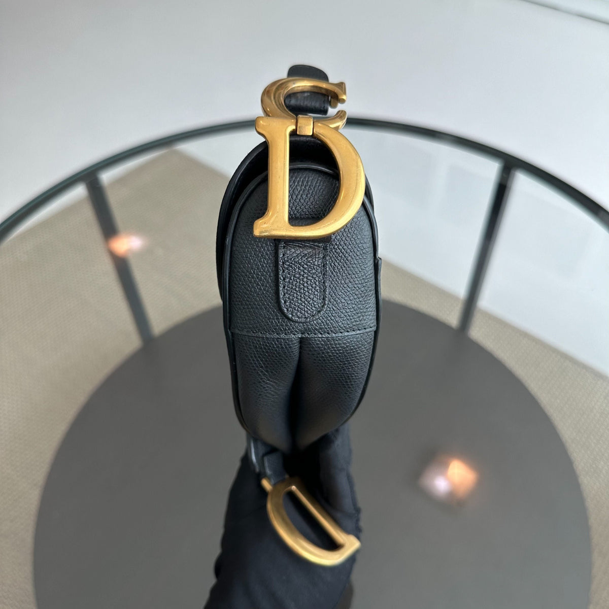 Saddle Medium Grained Calfskin Black GHW