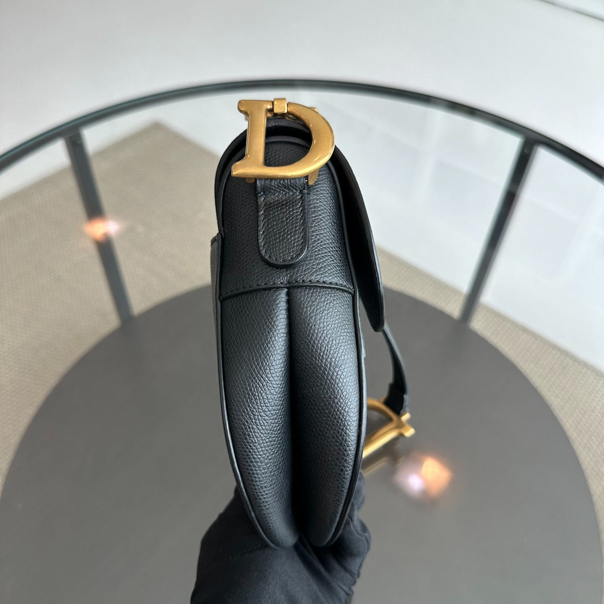 Saddle Medium Grained Calfskin Black GHW