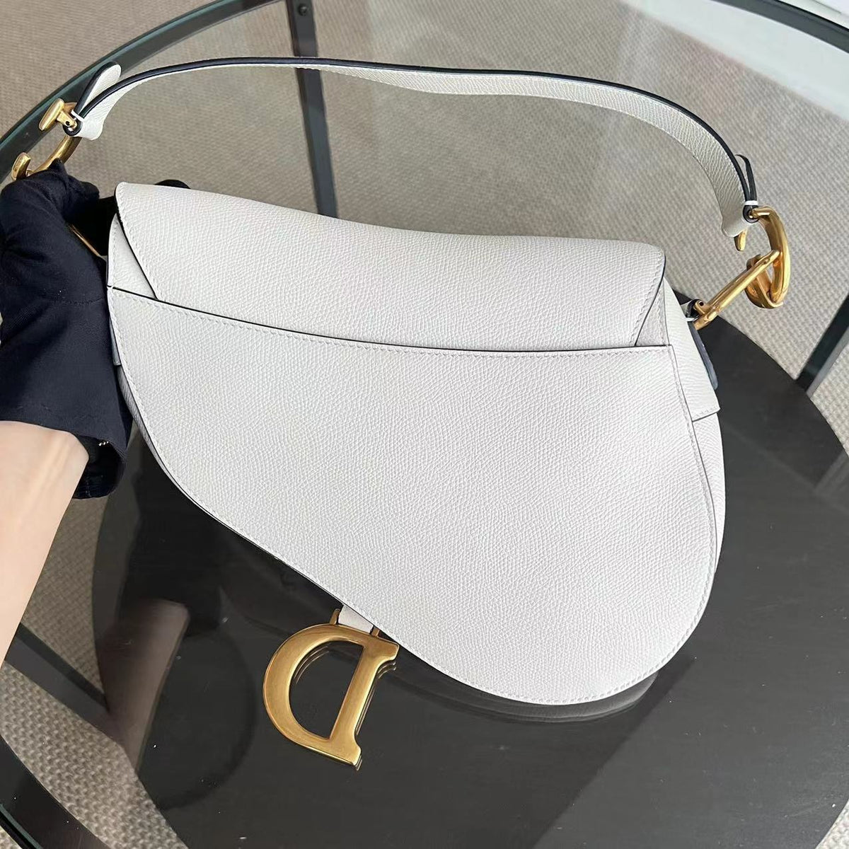 Saddle Medium Grained Calfskin White GHW