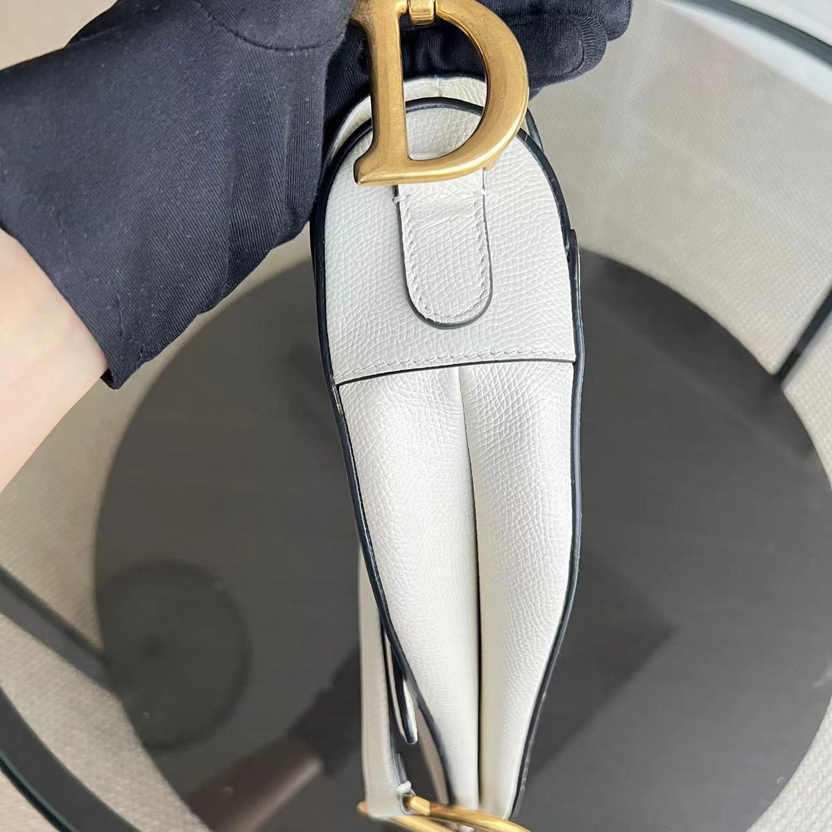 Saddle Medium Grained Calfskin White GHW