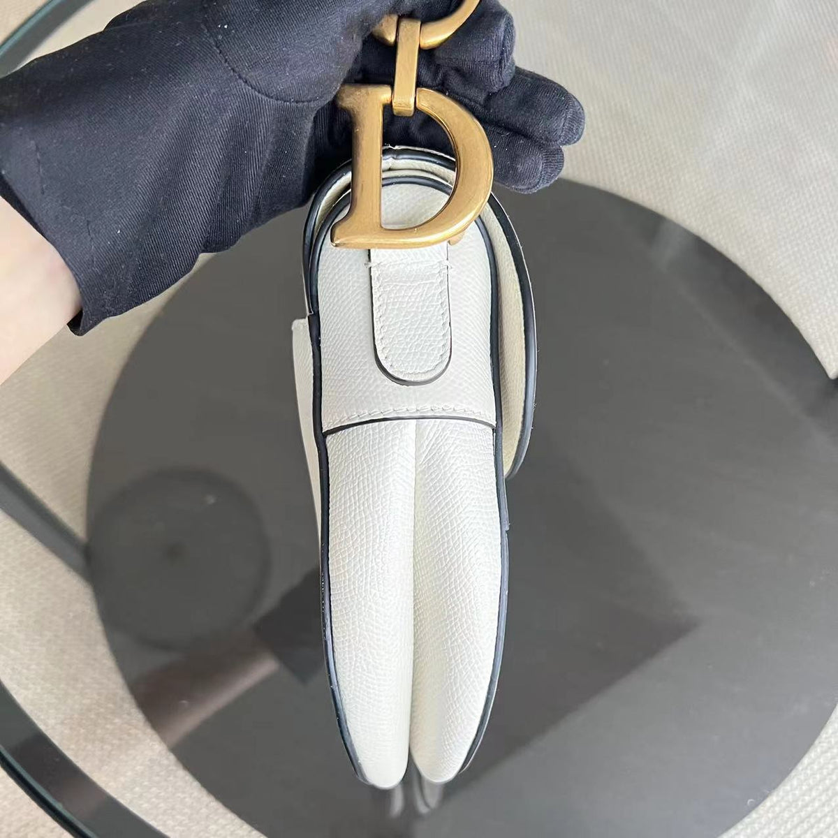 Saddle Medium Grained Calfskin White GHW
