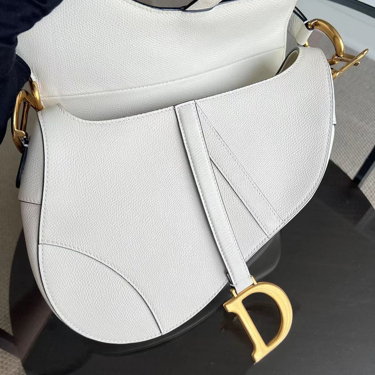 Saddle Medium Grained Calfskin White GHW