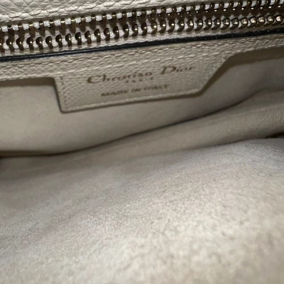 Saddle Medium Grained Calfskin White Golden Hardware