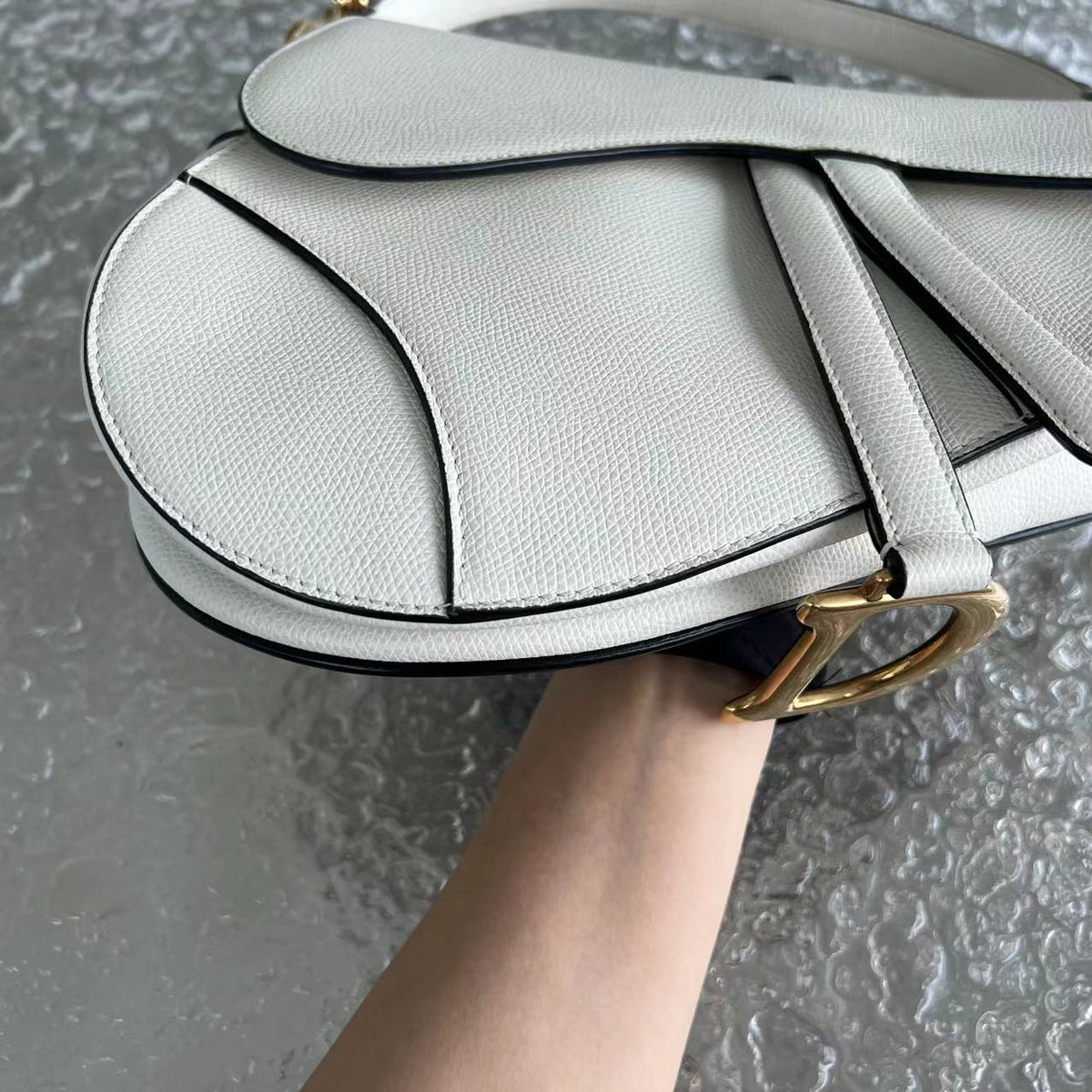 Saddle Medium Grained Calfskin White Golden Hardware