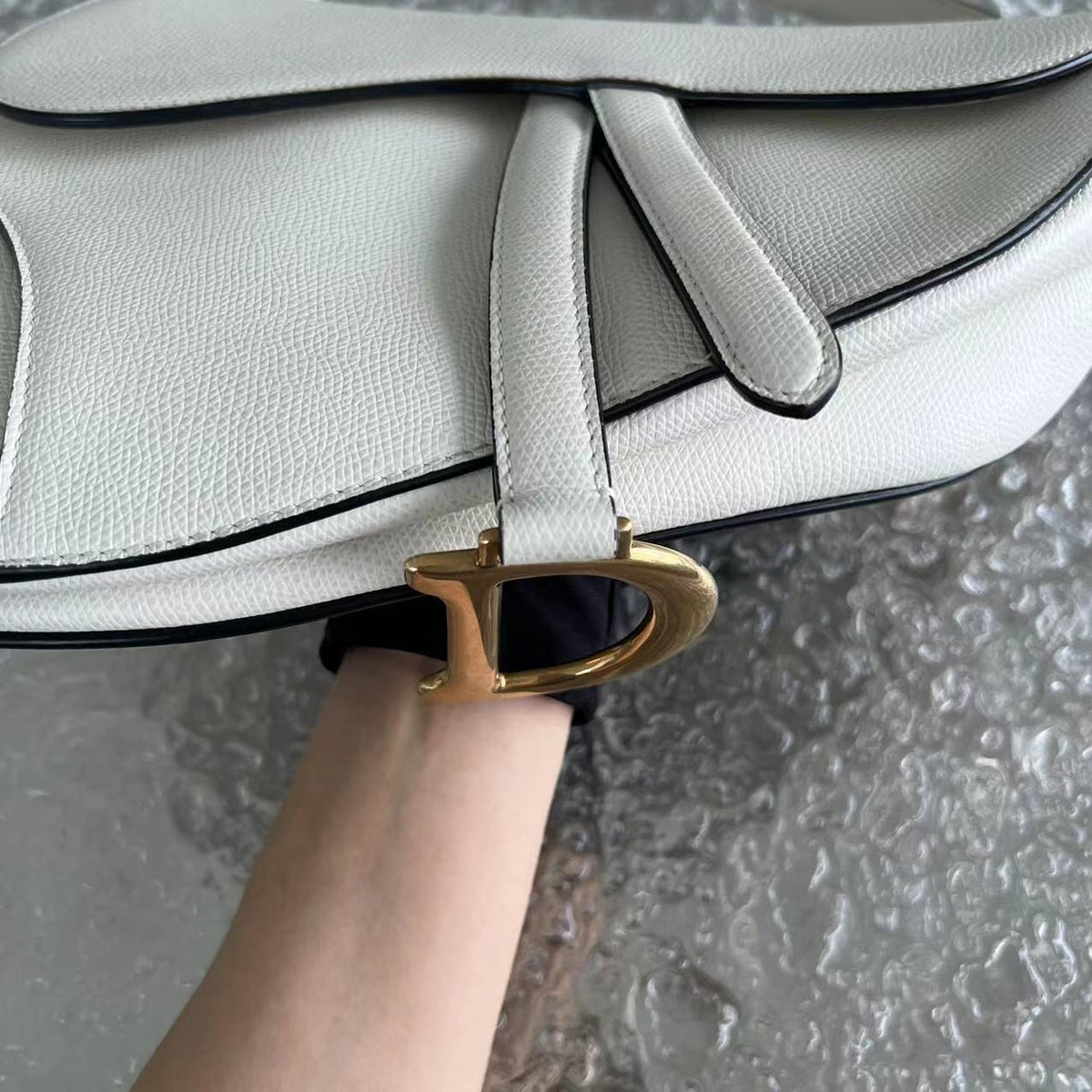 Saddle Medium Grained Calfskin White Golden Hardware