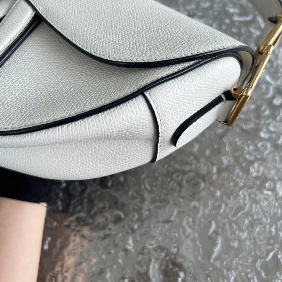 Saddle Medium Grained Calfskin White Golden Hardware
