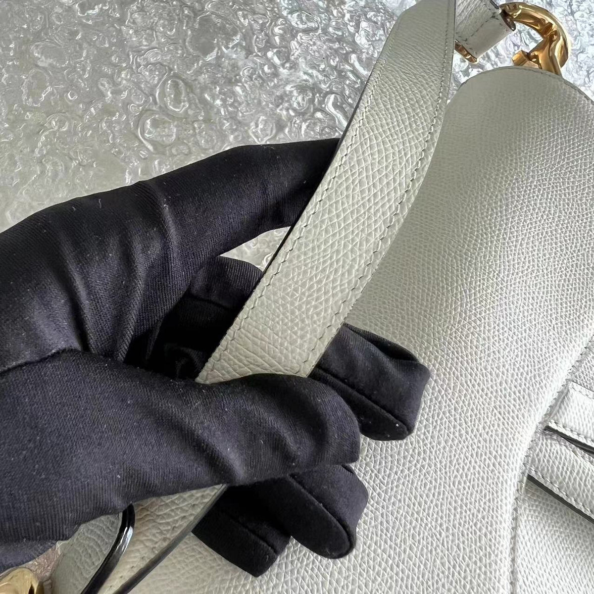 Saddle Medium Grained Calfskin White Golden Hardware
