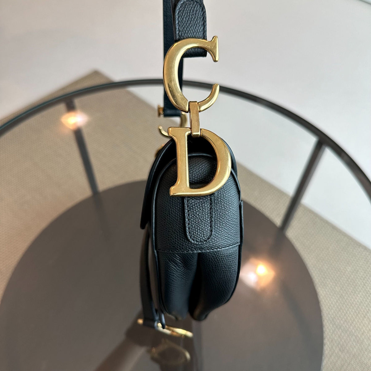 Saddle Medium Grained Calfskin Black GHW