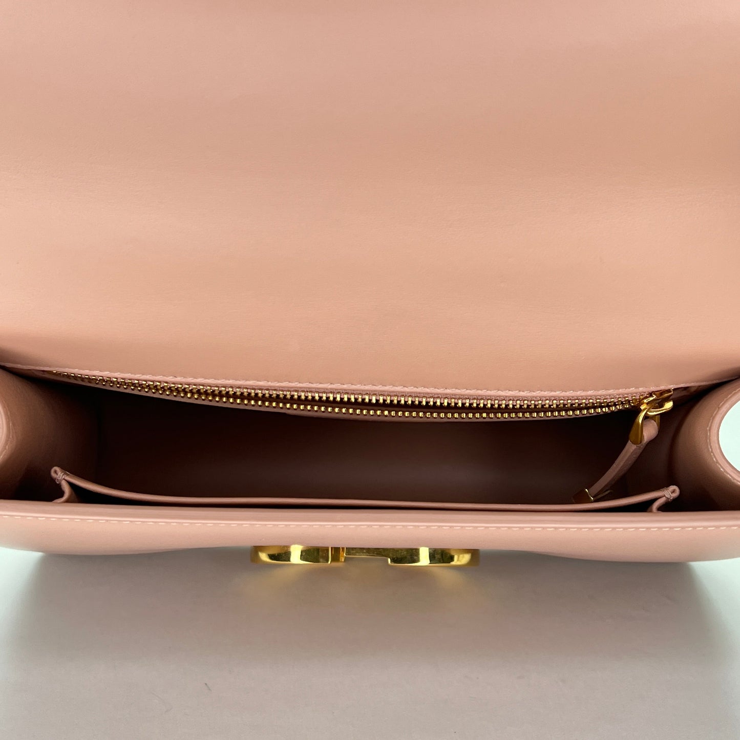 Montaigne 30 Pink Shoulder Bag in Calfskin, Gold hardware