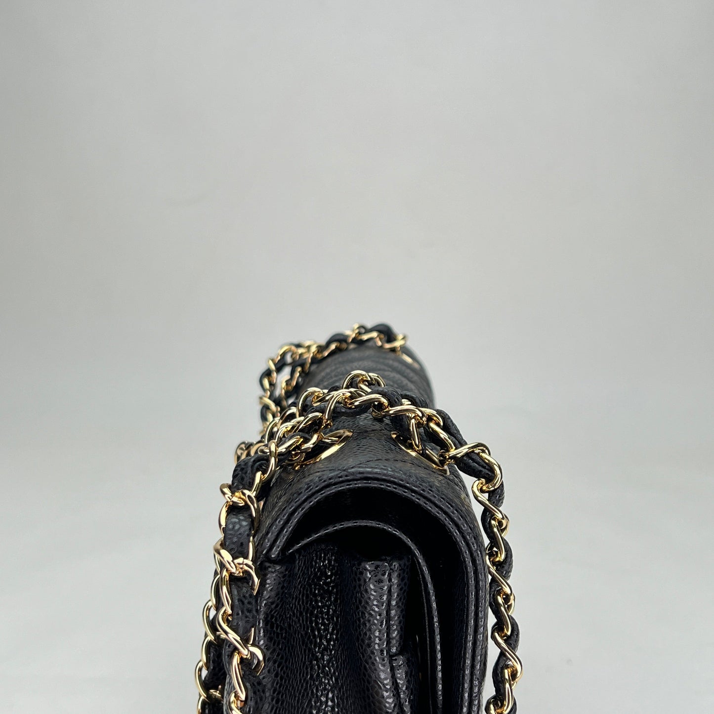 Classic Double Flap Mediun Black Shoulder Bag in Caviar Leather, Gold hardware