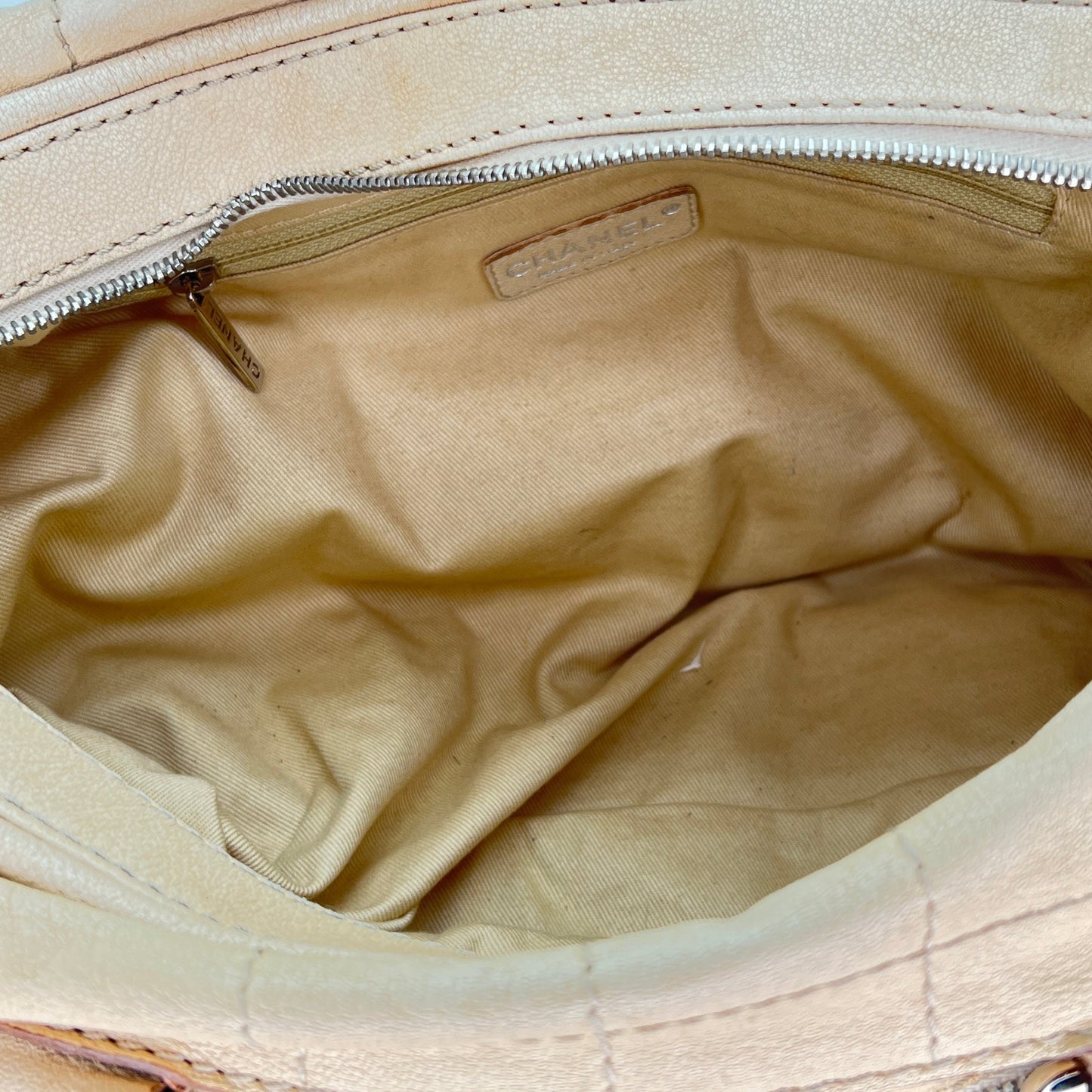 Vintage Chocolate Bar Boston Cream Shoulder Bag in Calfskin, Silver hardware