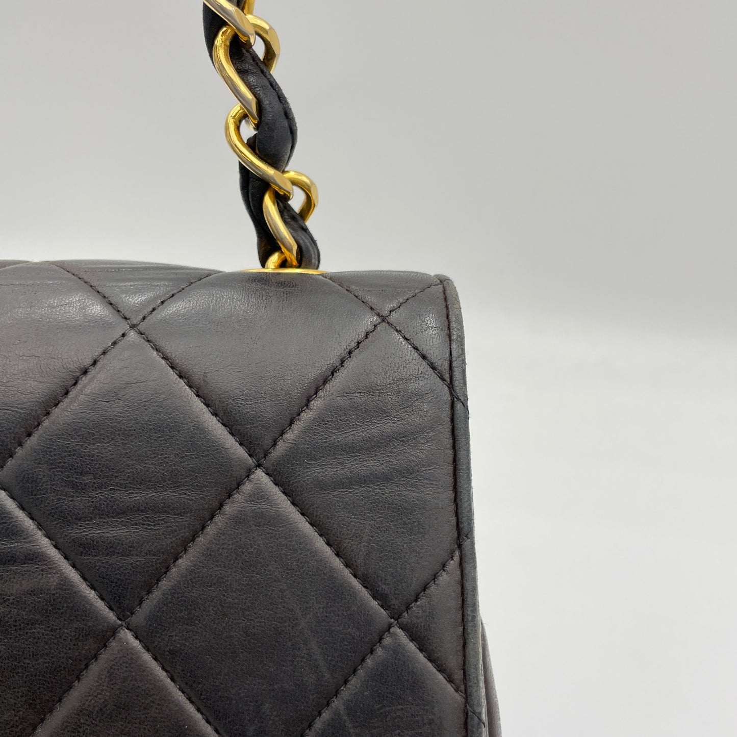 Vintage Quilted Flap Black Shoulder Bag in Lambskin, Gold hardware