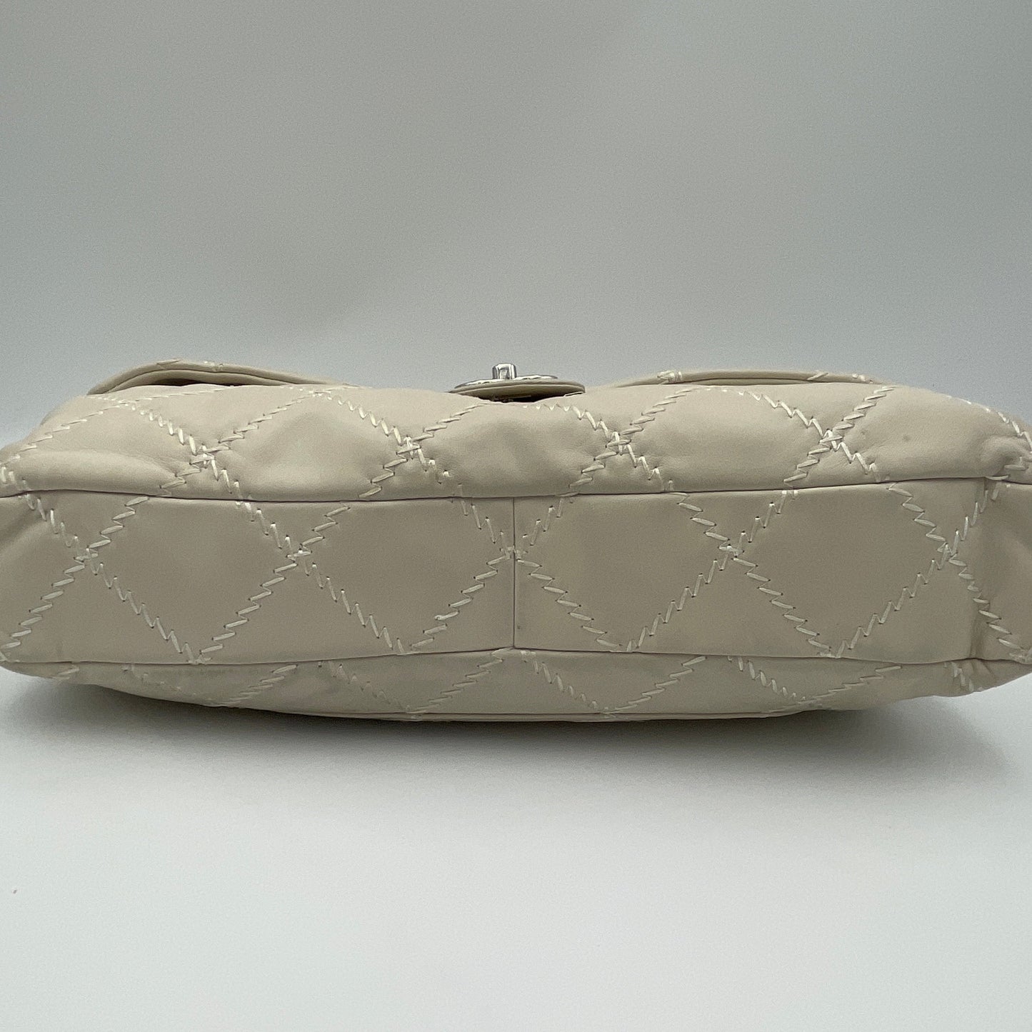 Ultra Stitch White Shoulder Bag in Lambskin, Silver hardware