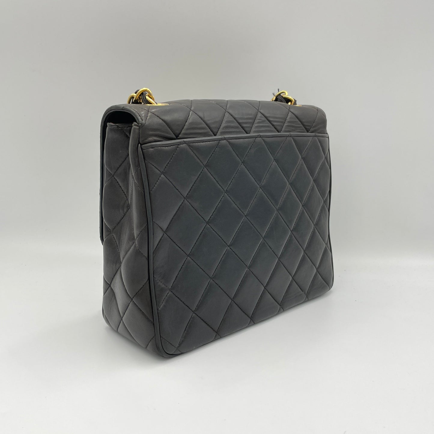 Vintage Quilted Flap Black Shoulder Bag in Lambskin, Gold hardware