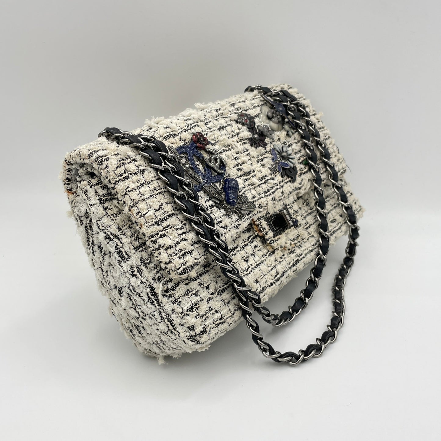Garden Charms 2.55 White Shoulder Bag in Tweed, Ruthenium hardware