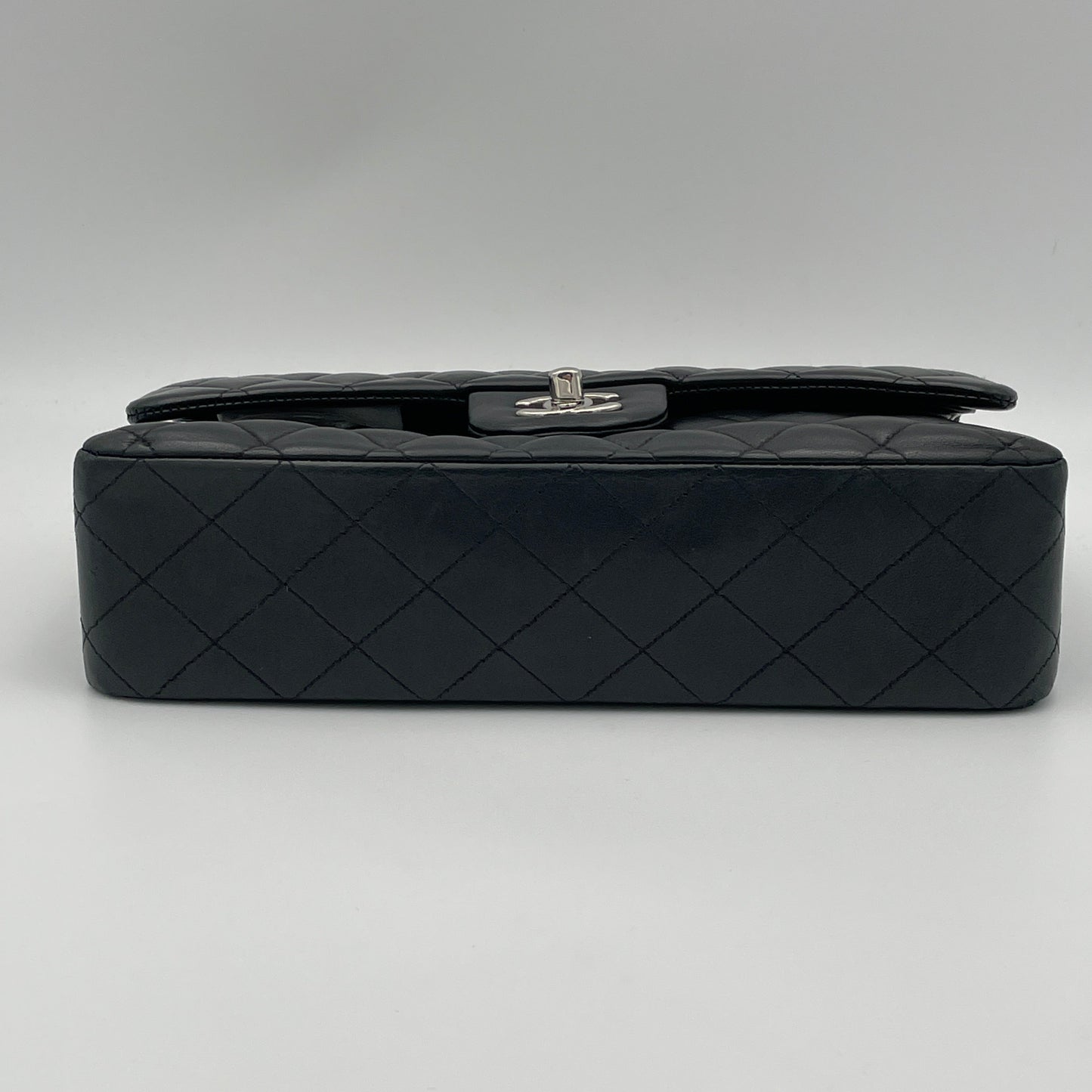 Classic Double Flap Medium Shoulder bag in Lambskin, Silver Hardware