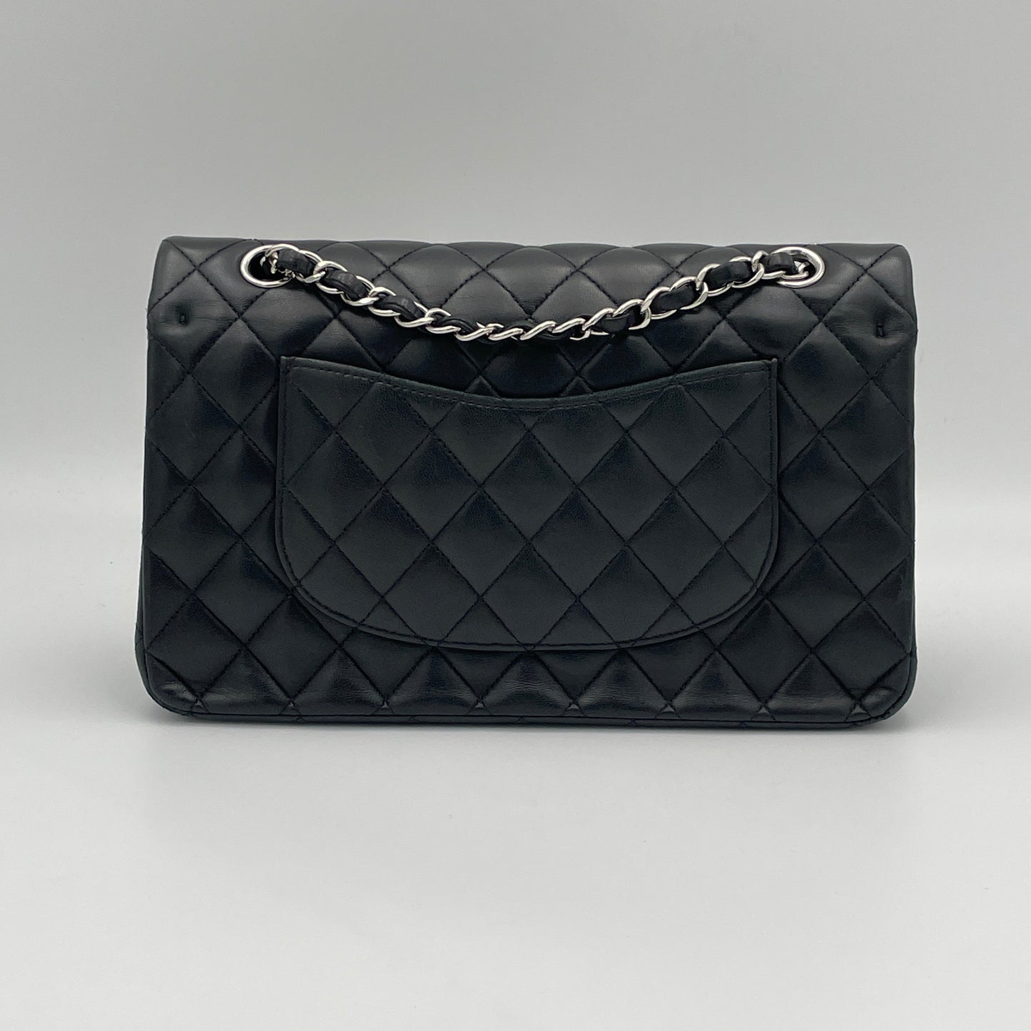 Classic Double Flap Medium Shoulder bag in Lambskin, Silver Hardware