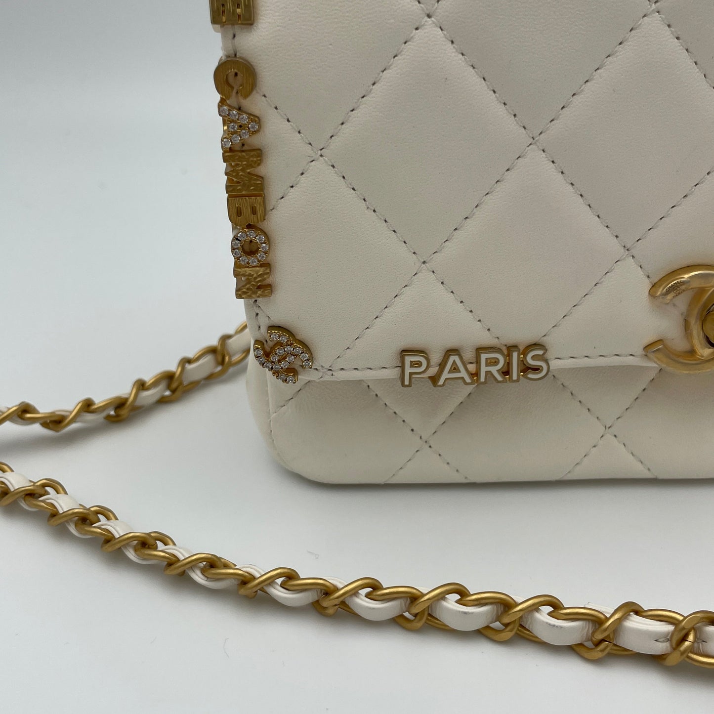 Classic Flap Monaco White Crossbody Bag in Lambskin, Gold hardware