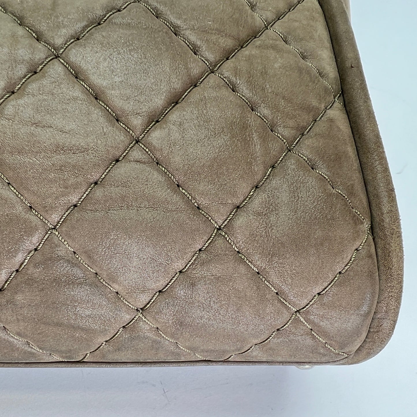 Quilted Chain Brown Shoulder Bag in, Silver hardware