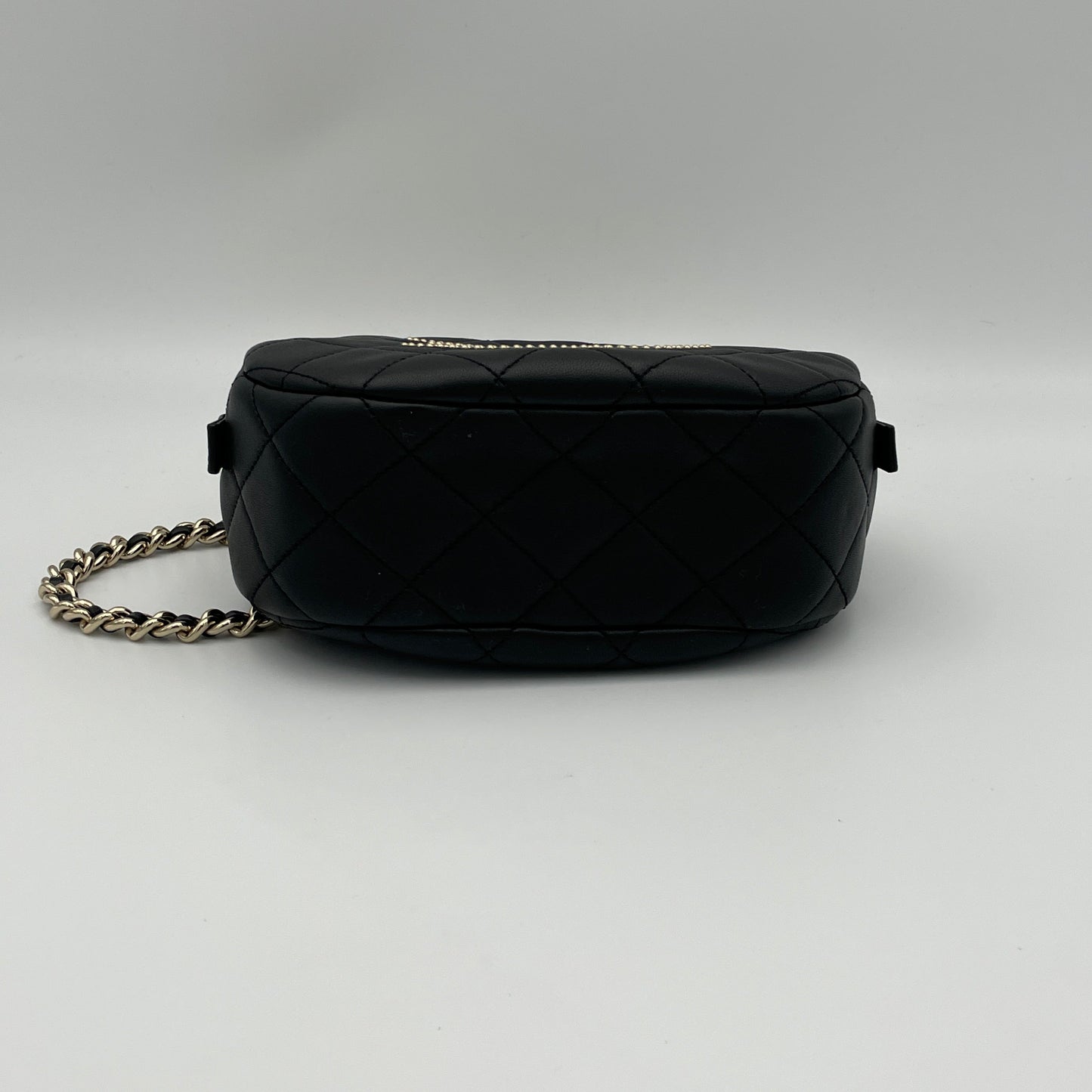 CC Quilted Round Black Crossbody Bag in Lambskin, Gold hardware