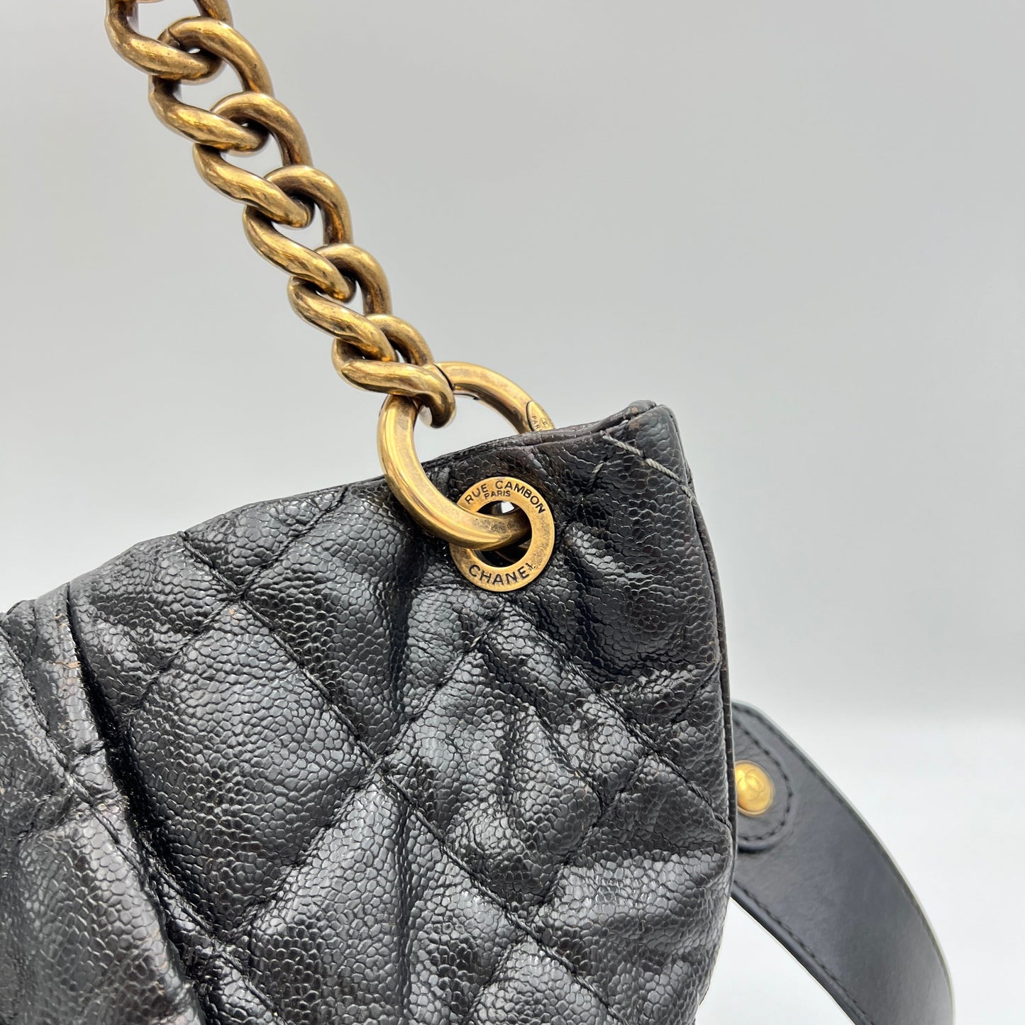 Coco pleats Black Shoulder Bag in Caviar Leather, Gold hardware