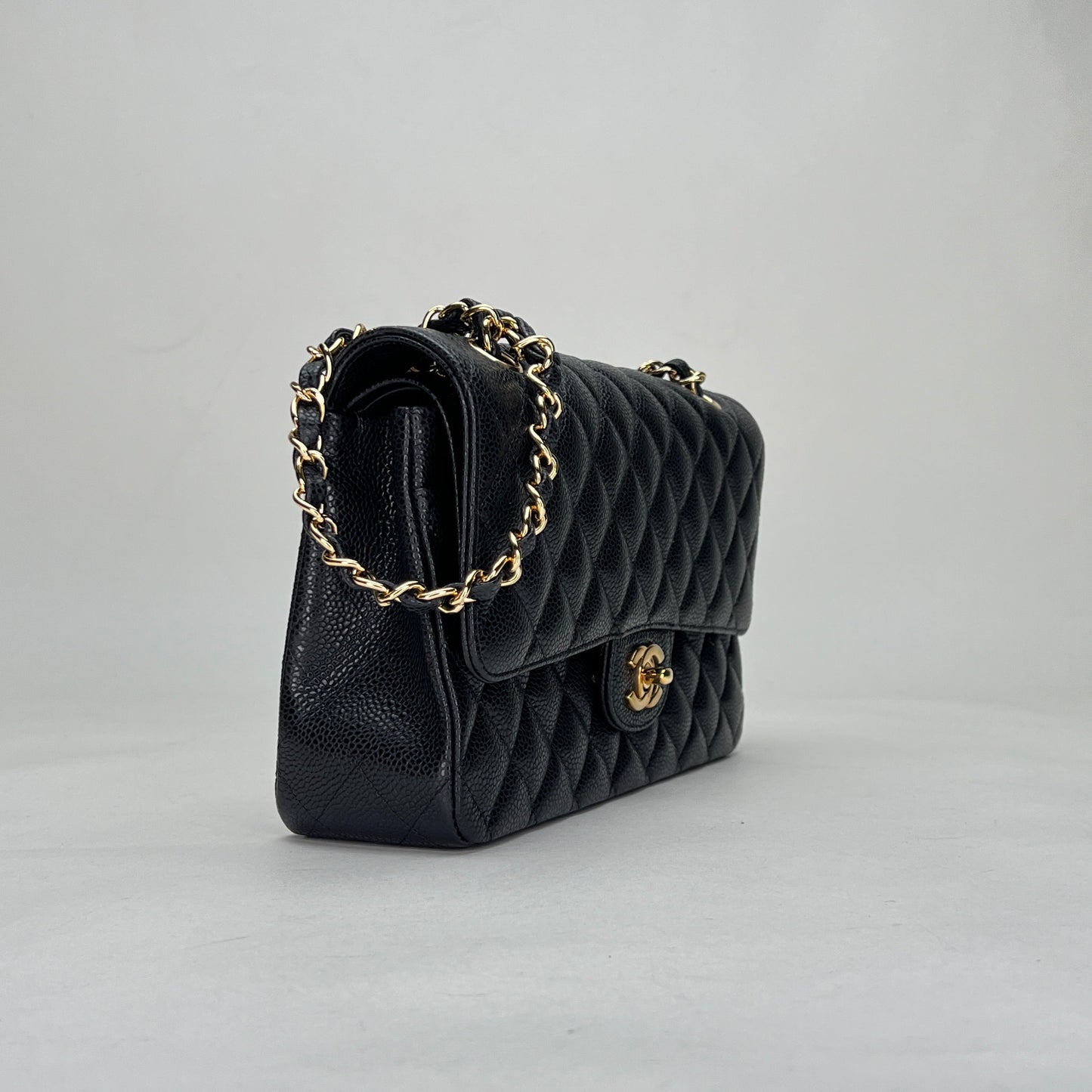 Classic Double Flap Mediun Black Shoulder Bag in Caviar Leather, Gold hardware