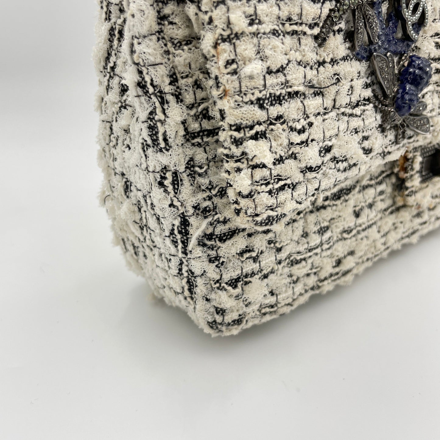 Garden Charms 2.55 White Shoulder Bag in Tweed, Ruthenium hardware