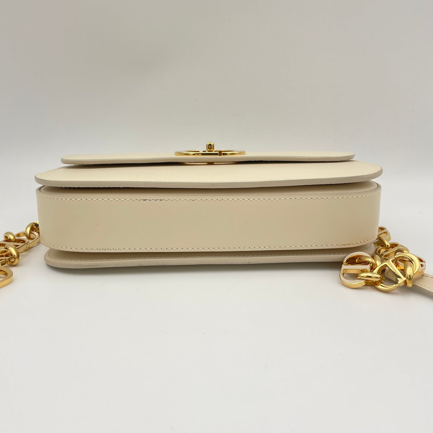 30 Montaigne Avenue Cream Crossbody Bag in Calfskin, Gold hardware