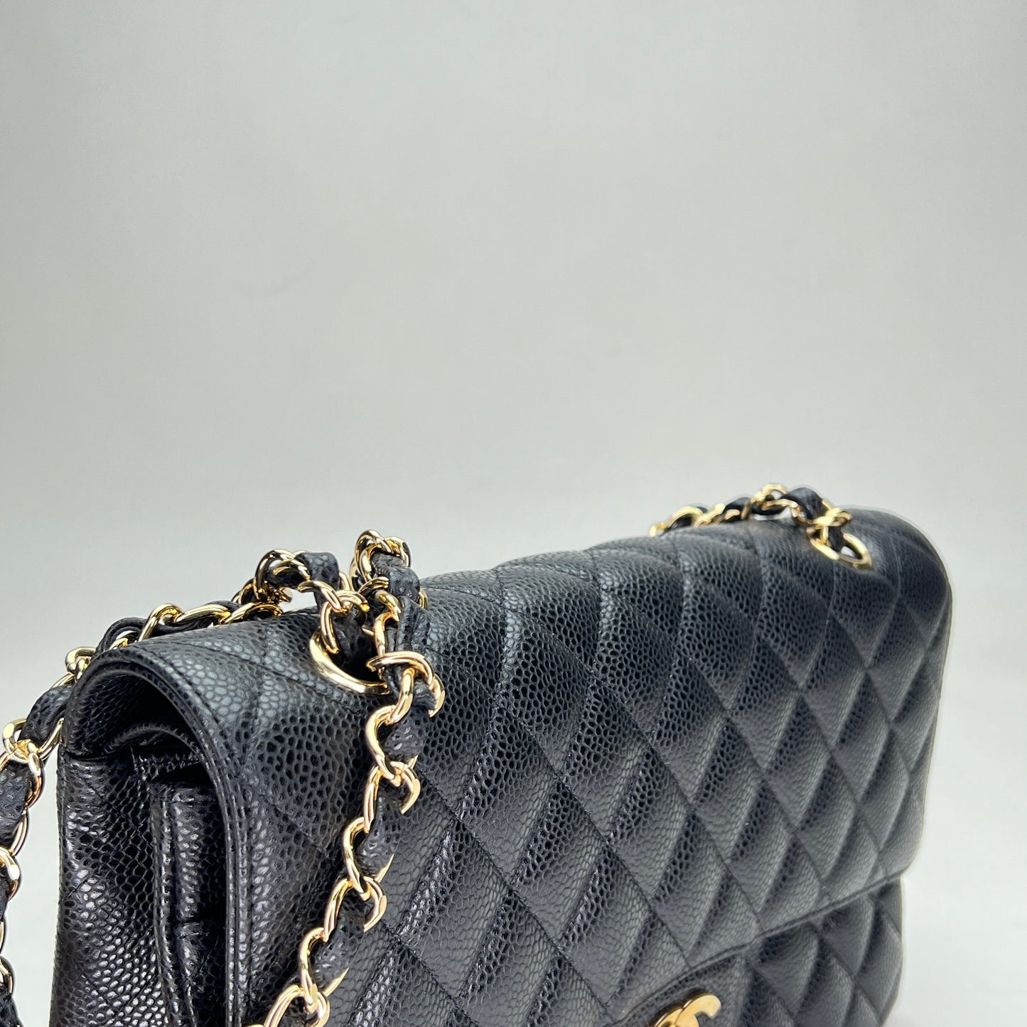 Classic Double Flap Mediun Black Shoulder Bag in Caviar Leather, Gold hardware