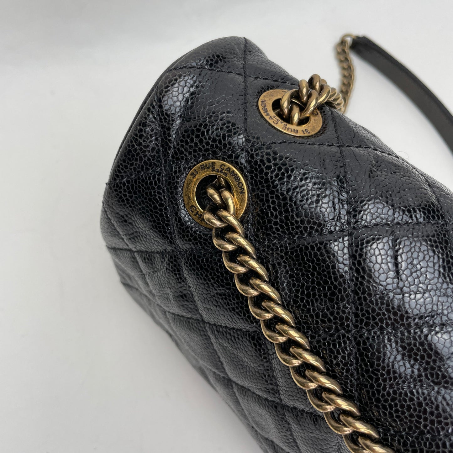 Easy Flap Black Shoulder Bag in Caviar Leather, Gold hardware