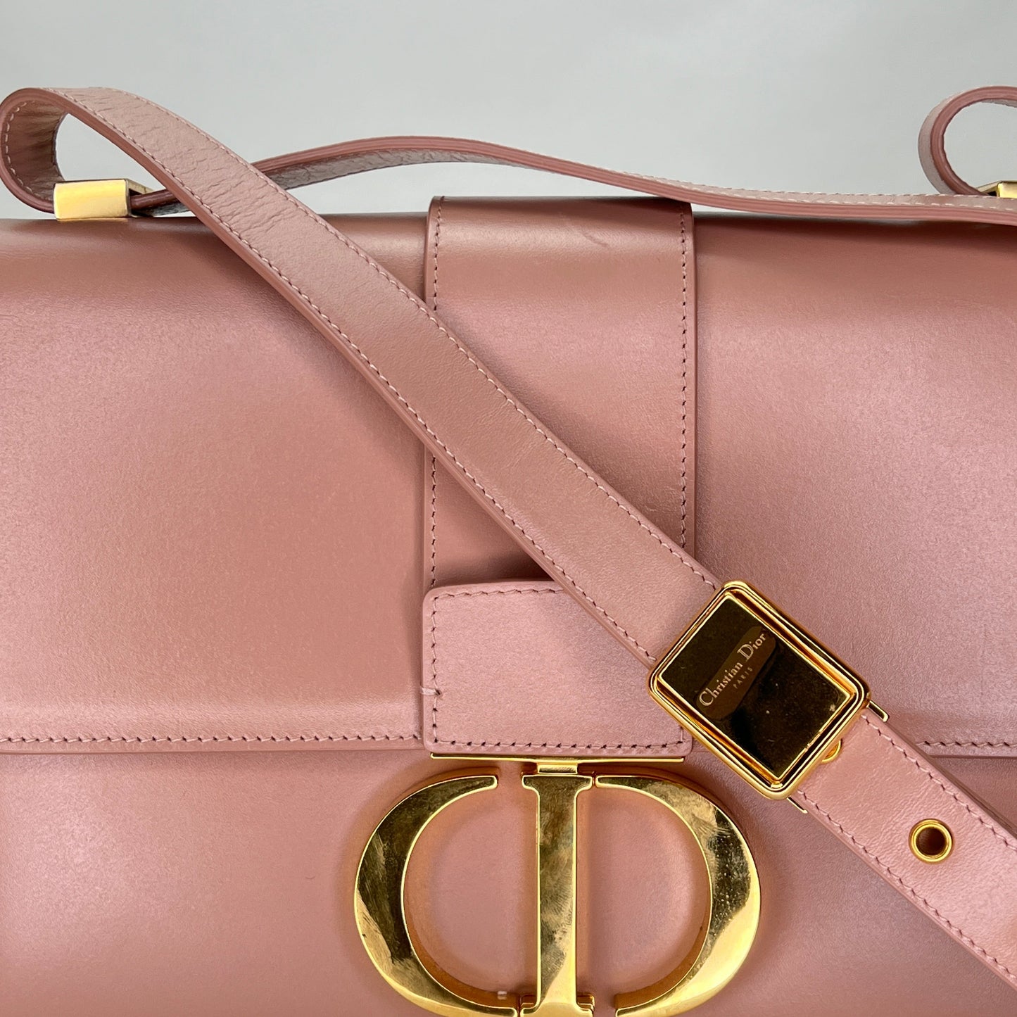 Montaigne 30 Pink Shoulder Bag in Calfskin, Gold hardware