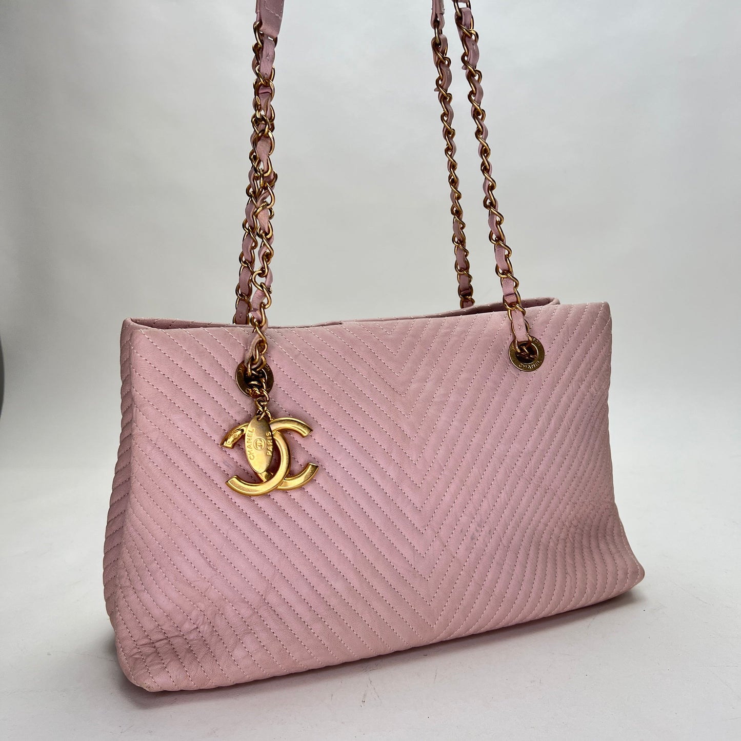 V Stitch Pink Shoulder Bag in Calfskin, Gold hardware