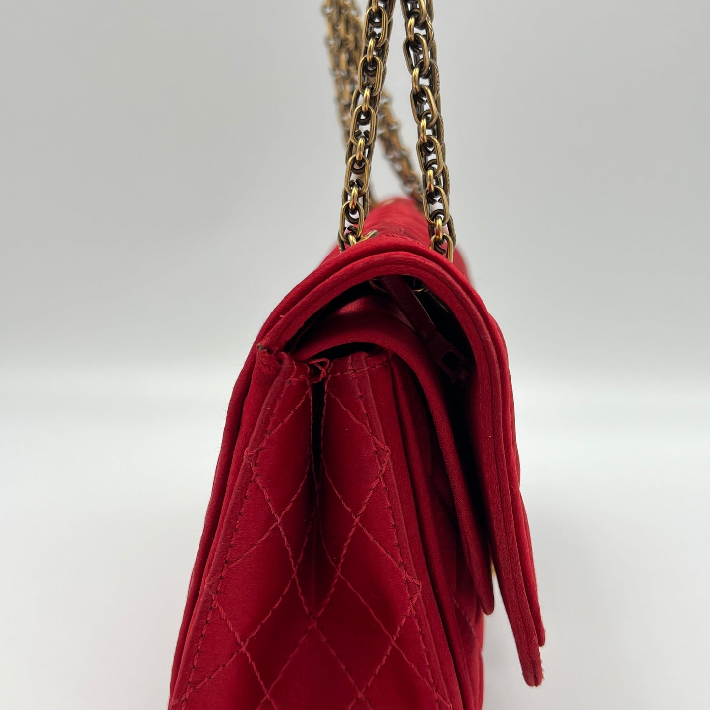 2.55 Reissue 225 Red Shoulder Bag in Satin, Gold hardware