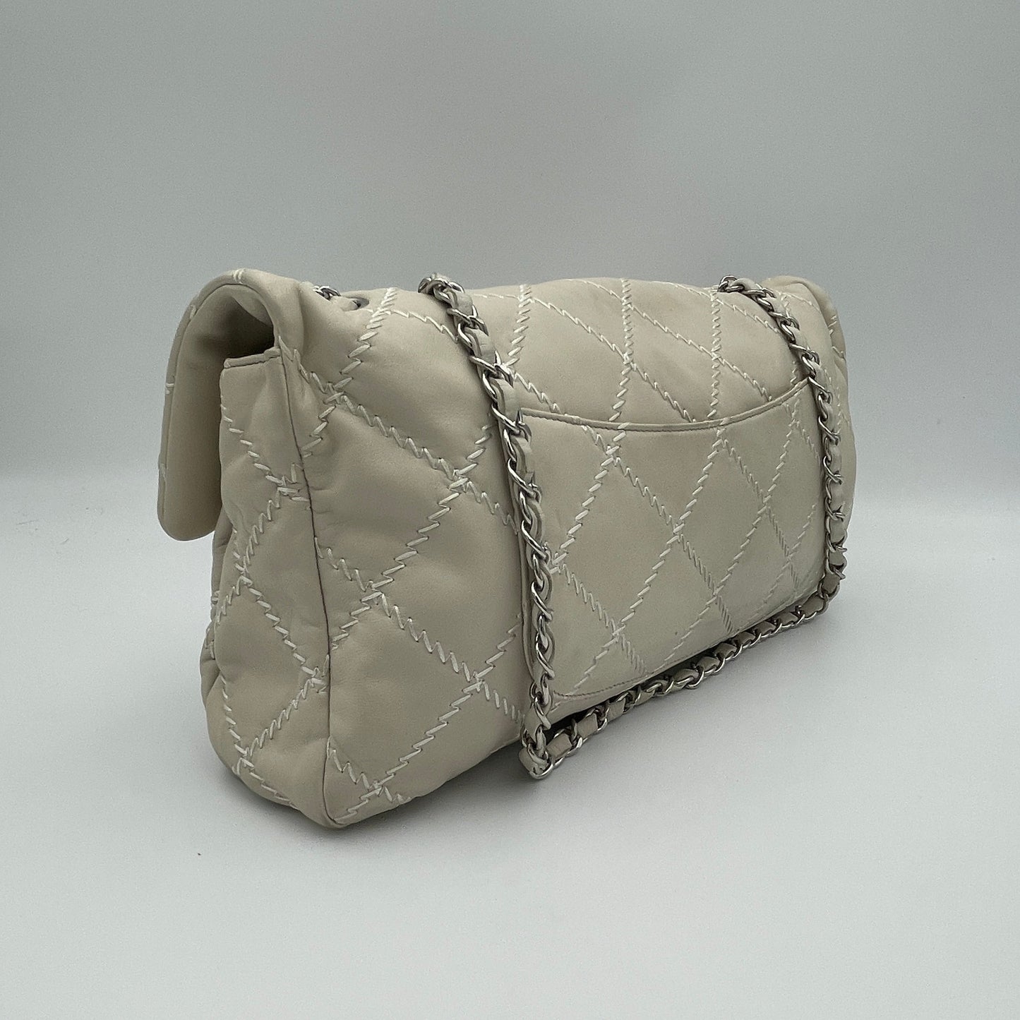 Ultra Stitch White Shoulder Bag in Lambskin, Silver hardware