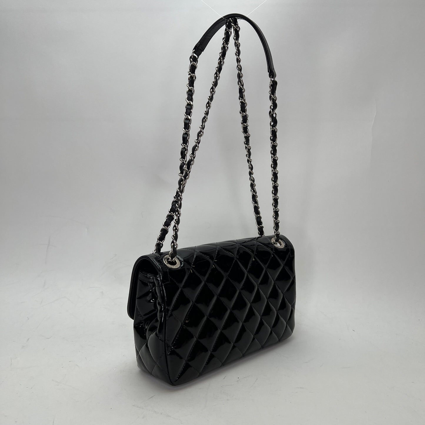 Coco Shine Medium Black Shoulder Bag in Patent Leather, Silver hardware