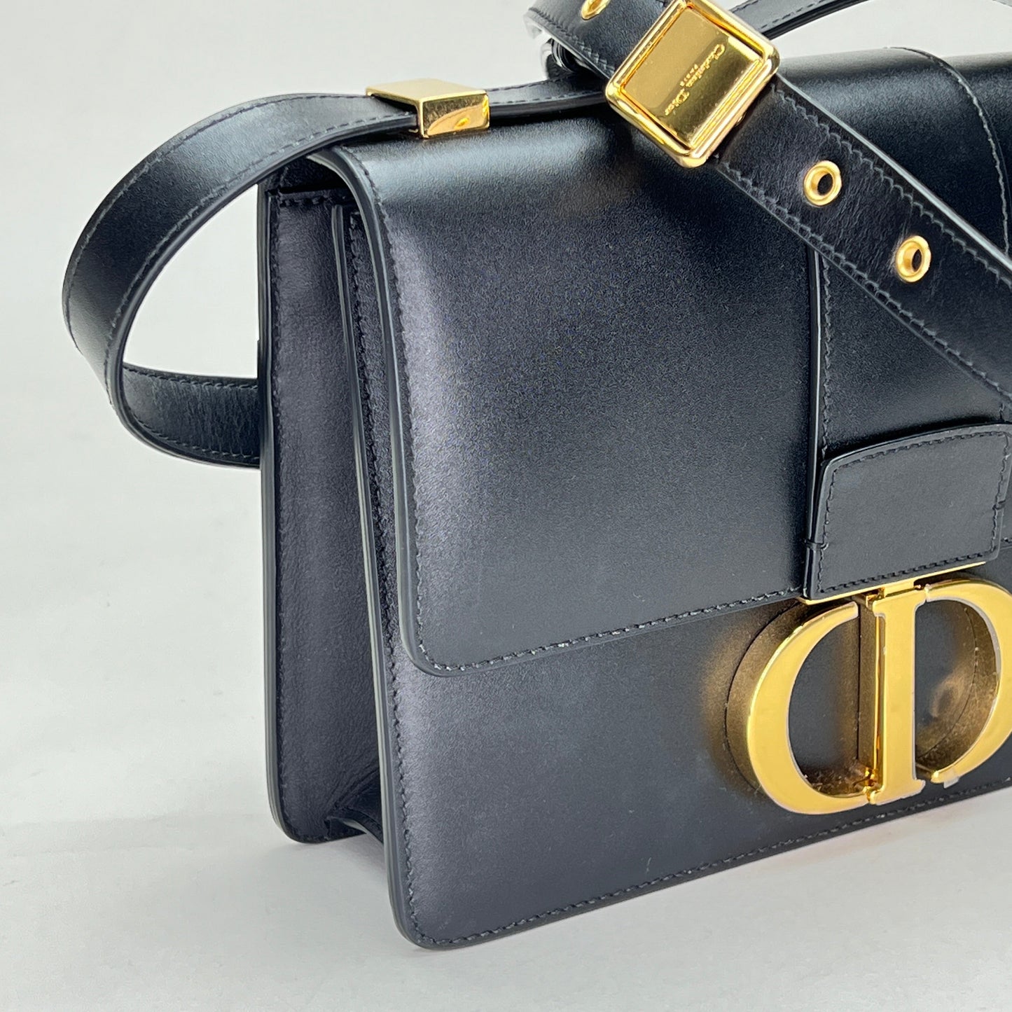 30 Montaigne Medium Black Shoulder Bag in Calfskin, Gold hardware