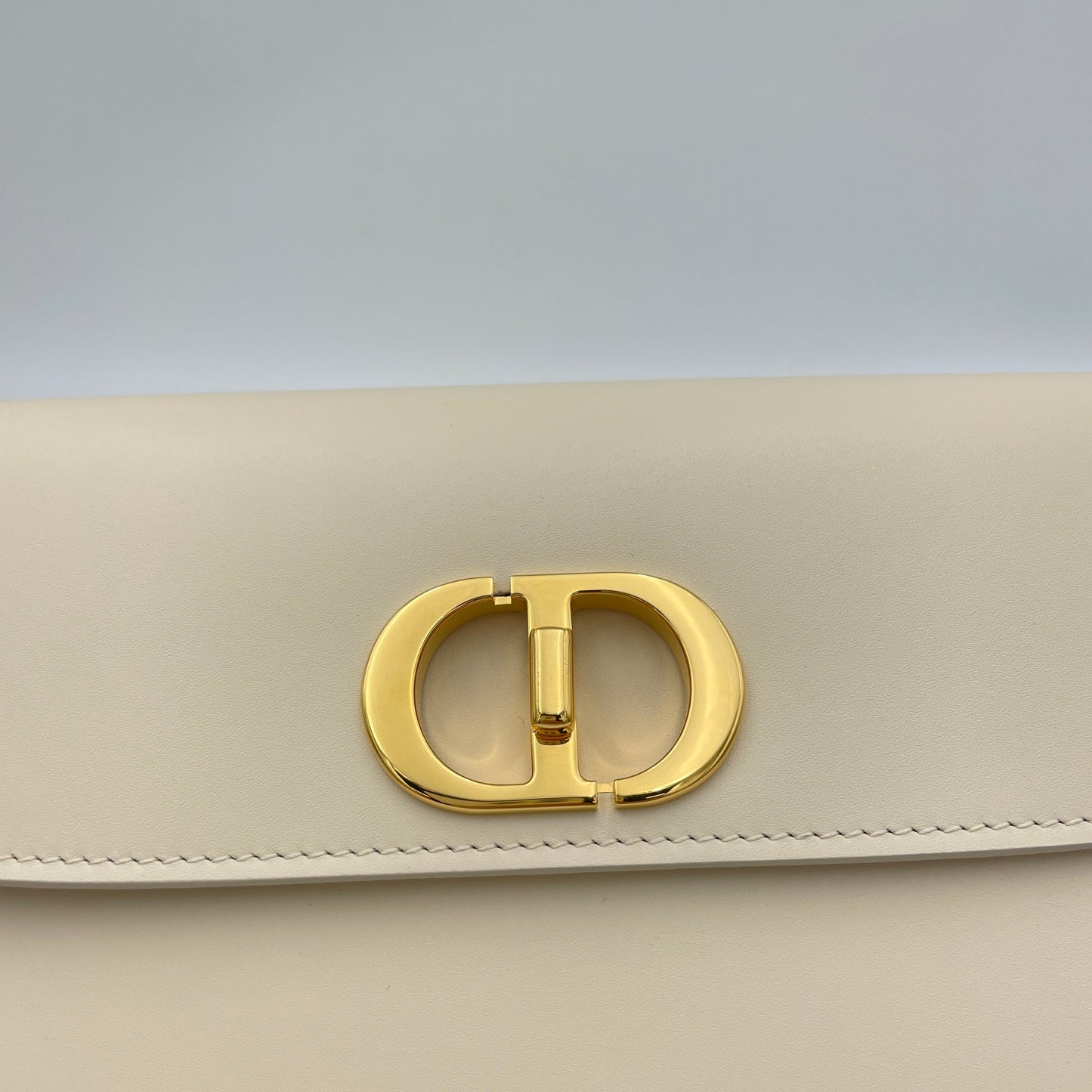 30 Montaigne Avenue Cream Crossbody Bag in Calfskin, Gold hardware