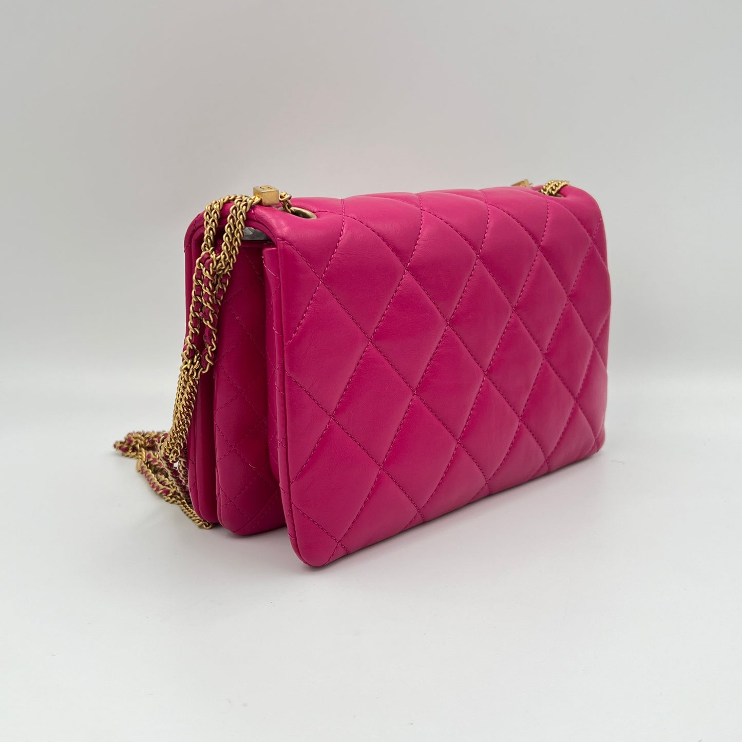 On and On Quilted Flap Pink Shoulder Bag in Lambskin, Gold hardware