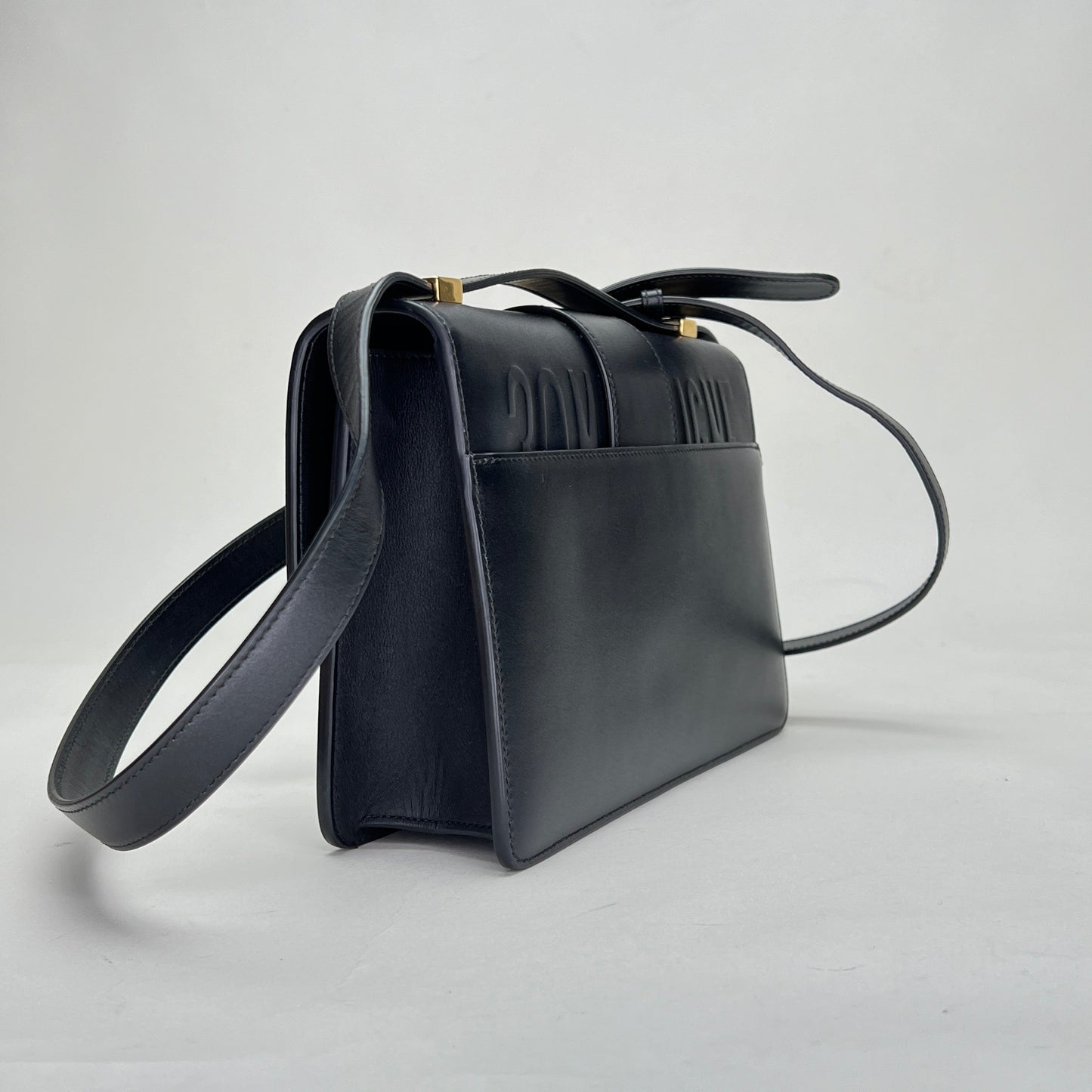 30 Montaigne Medium Black Shoulder Bag in Calfskin, Gold hardware
