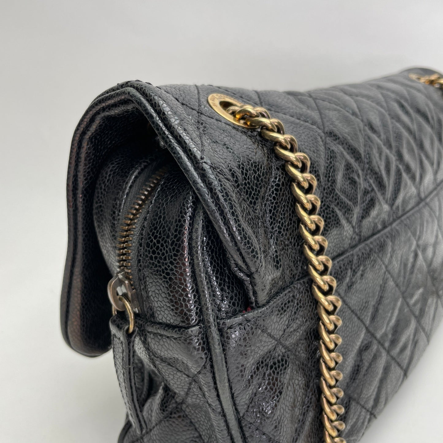 Easy Flap Black Shoulder Bag in Caviar Leather, Gold hardware