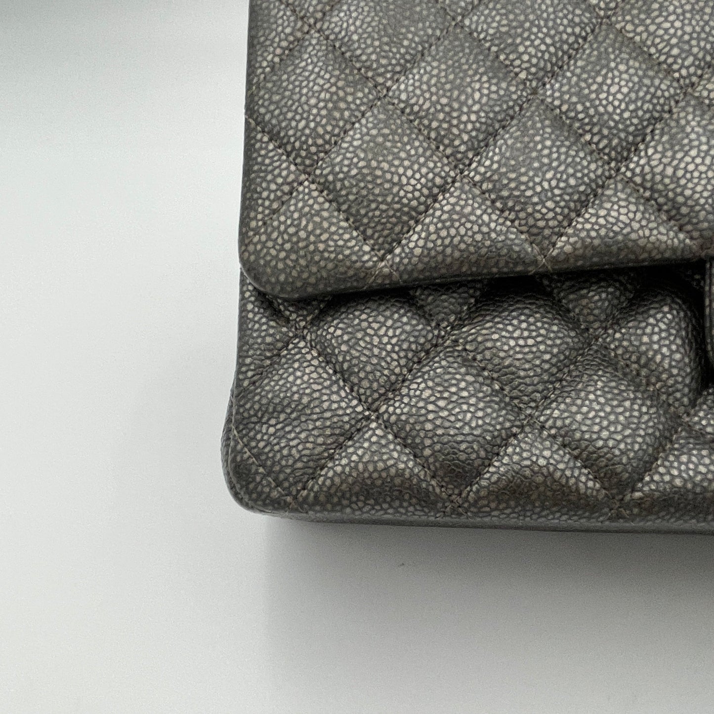 Timeless Classic Flap Medium Grey Shoulder Bag in Caviar Leather, Gunmetal hardware