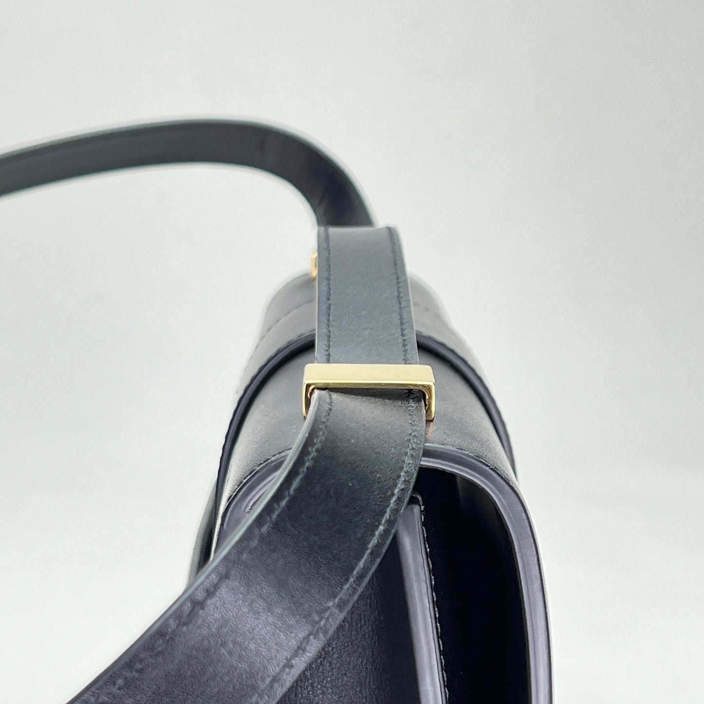 30 Montaigne Medium Black Shoulder Bag in Calfskin, Gold hardware