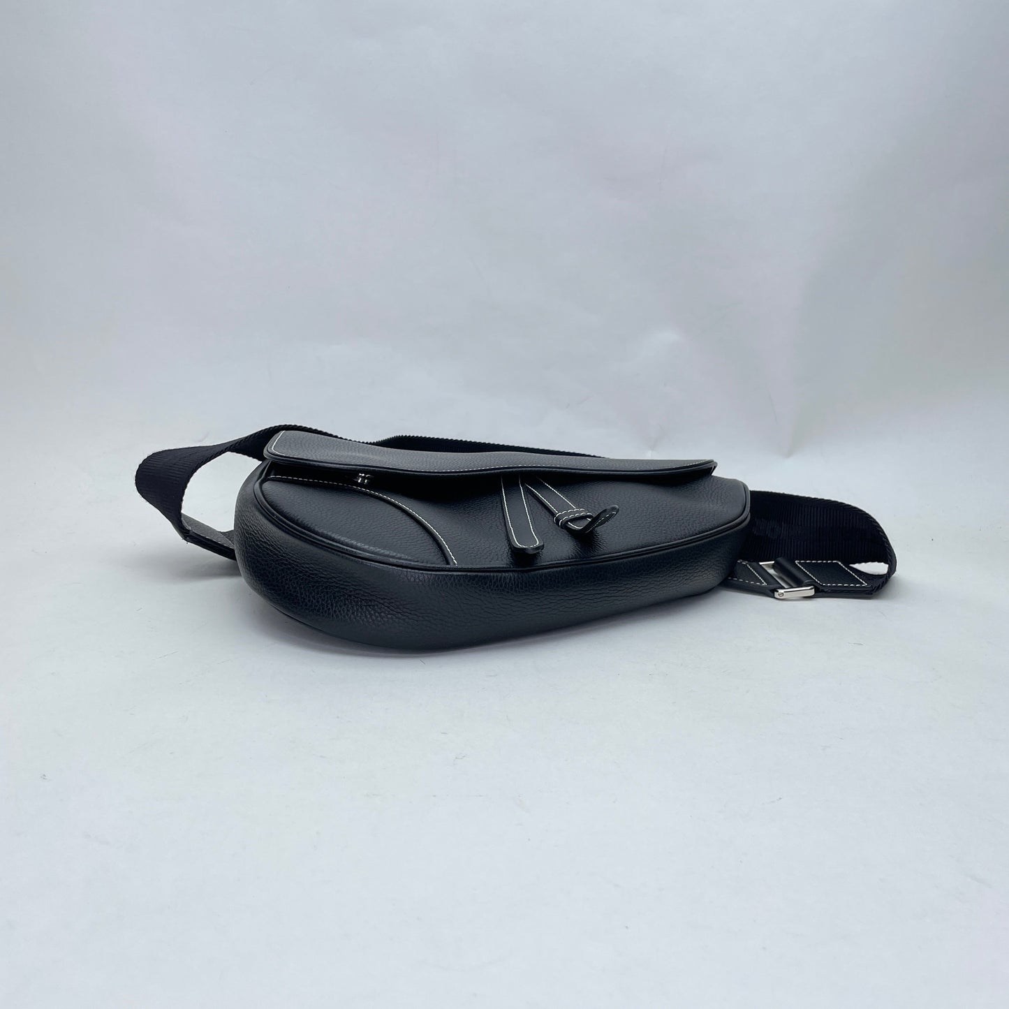 Saddle One Size Black Shoulder Bag in Calfskin, Silver hardware