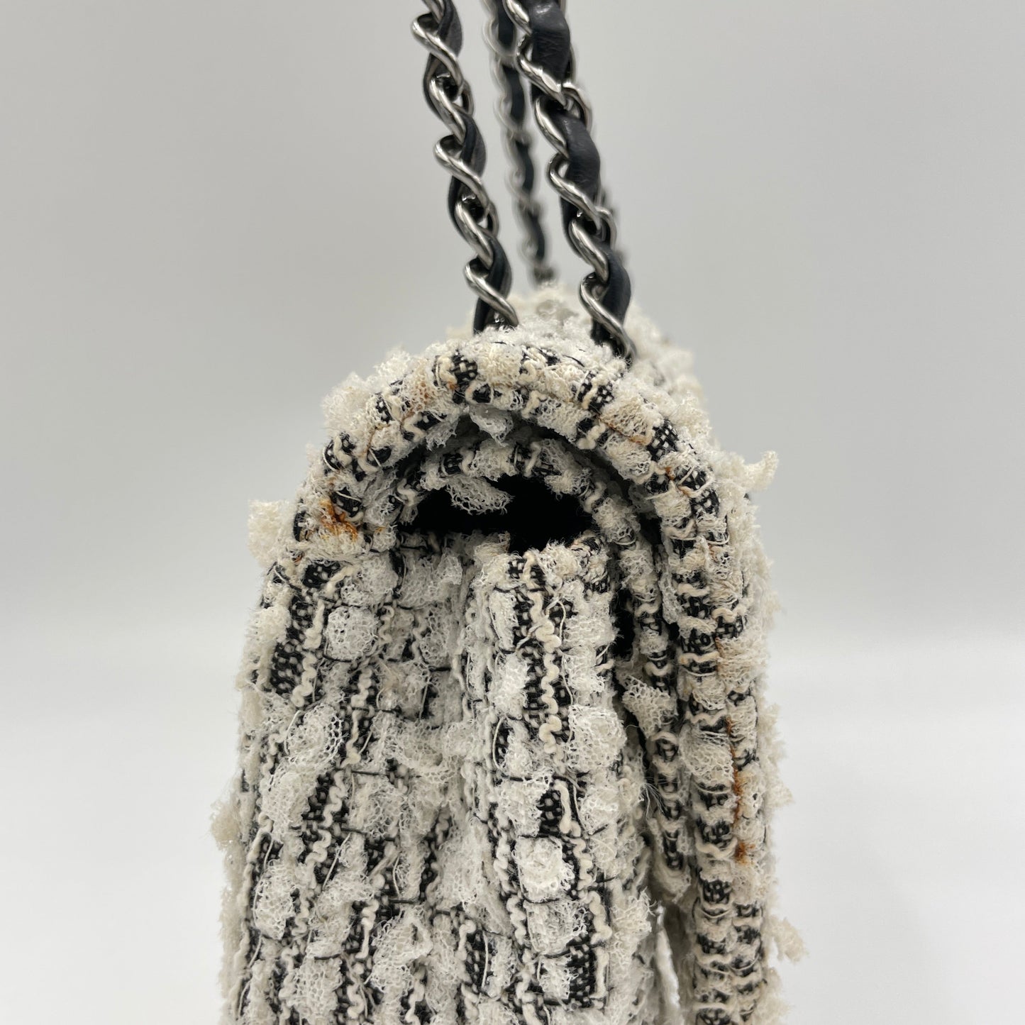Garden Charms 2.55 White Shoulder Bag in Tweed, Ruthenium hardware