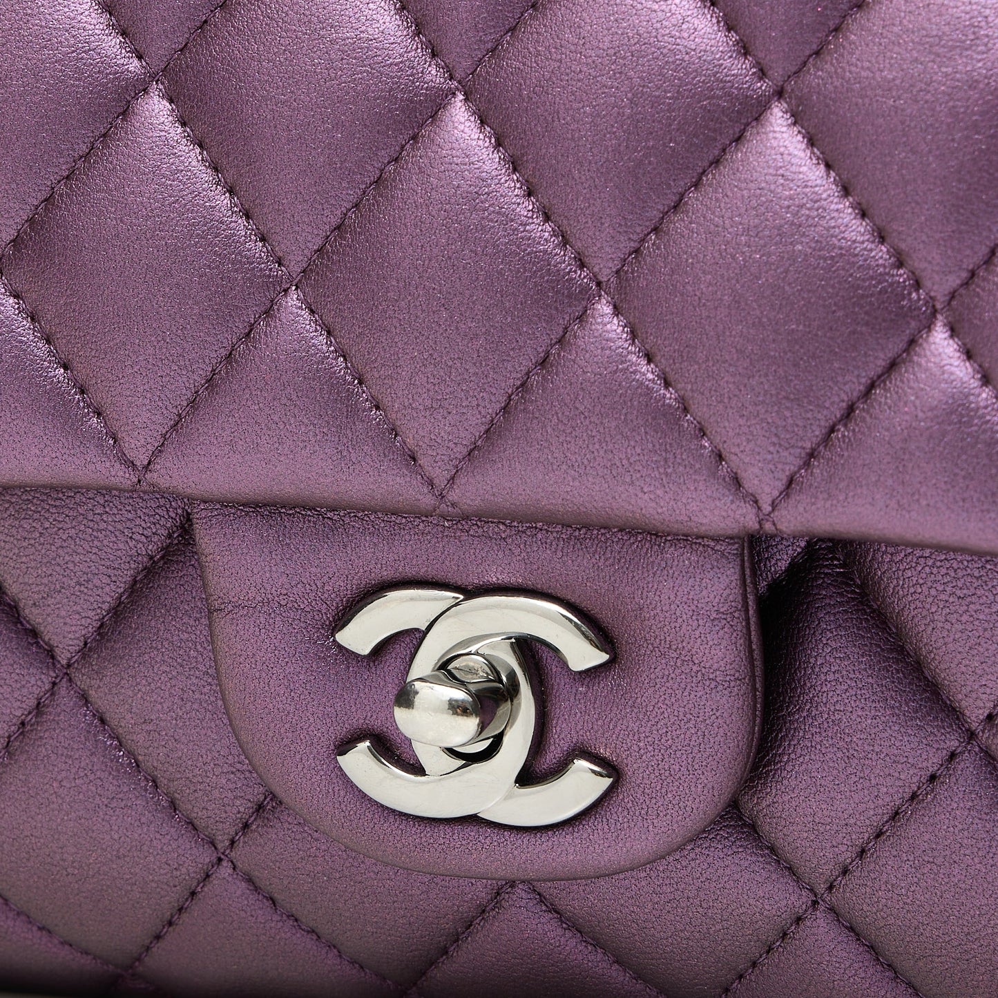Classic Double Flap Mediun Purple Shoulder Bag in Lambskin, Silver hardware