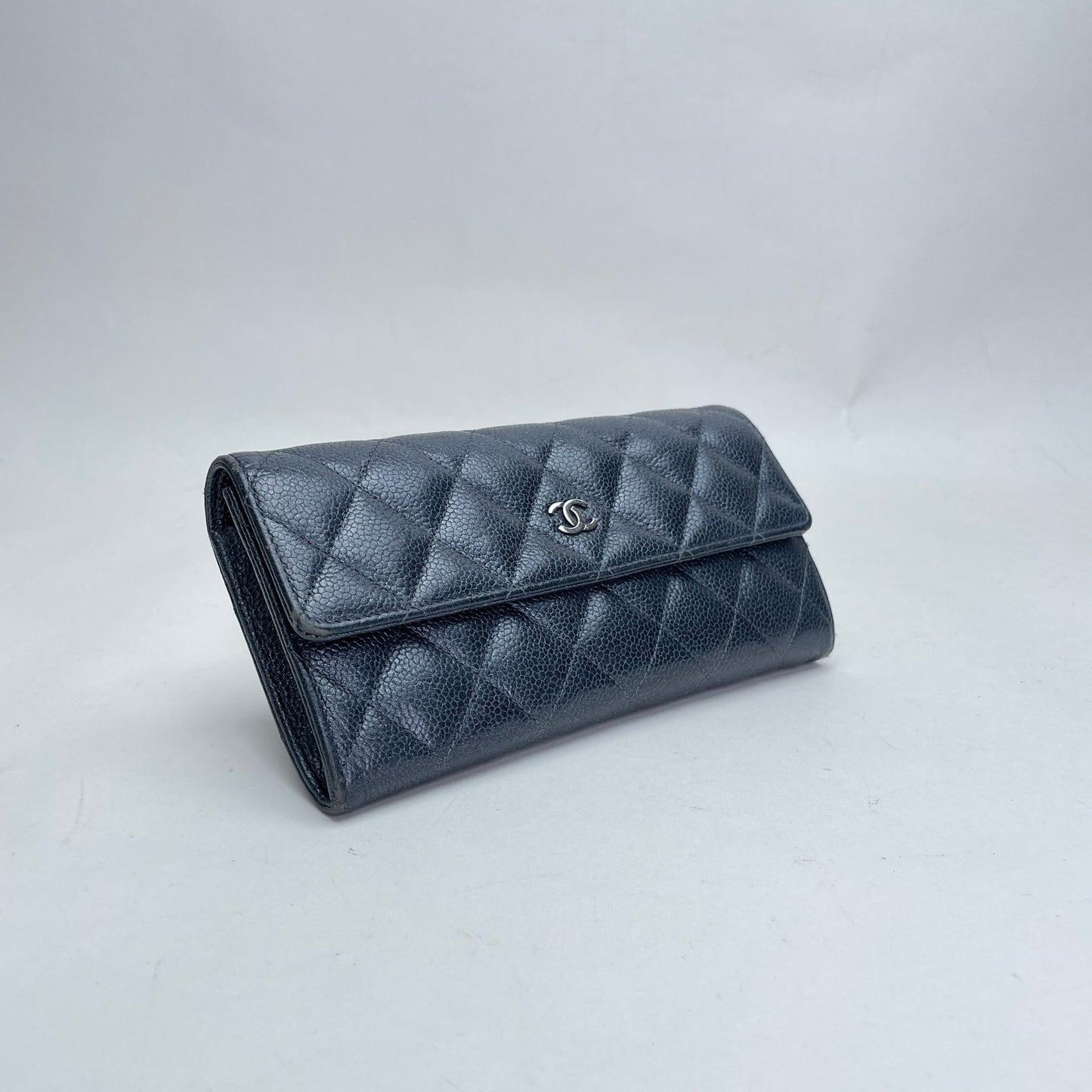 Long Flap Grey Wallet in Caviar Leather, Silver hardware