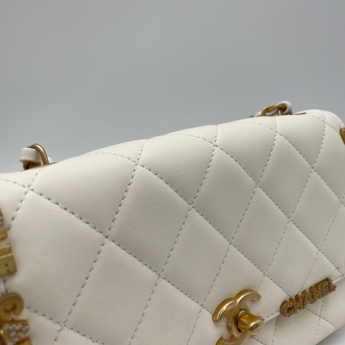 Classic Flap Monaco White Crossbody Bag in Lambskin, Gold hardware